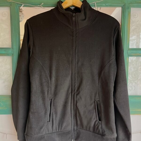 Campera ESENCIAL  (talle 6)