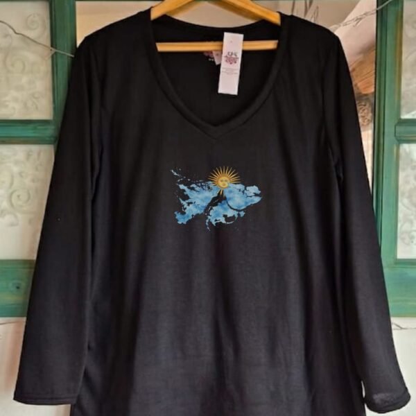 Remera NUESTRAS ISLAS (m/l). By APS (dtf)